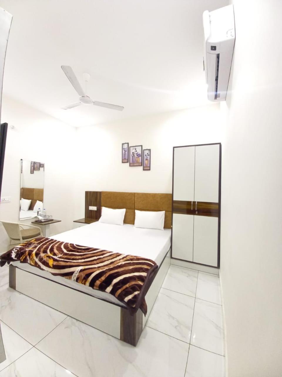 Hotel Kg Residency Ludhijána Exteriér fotografie